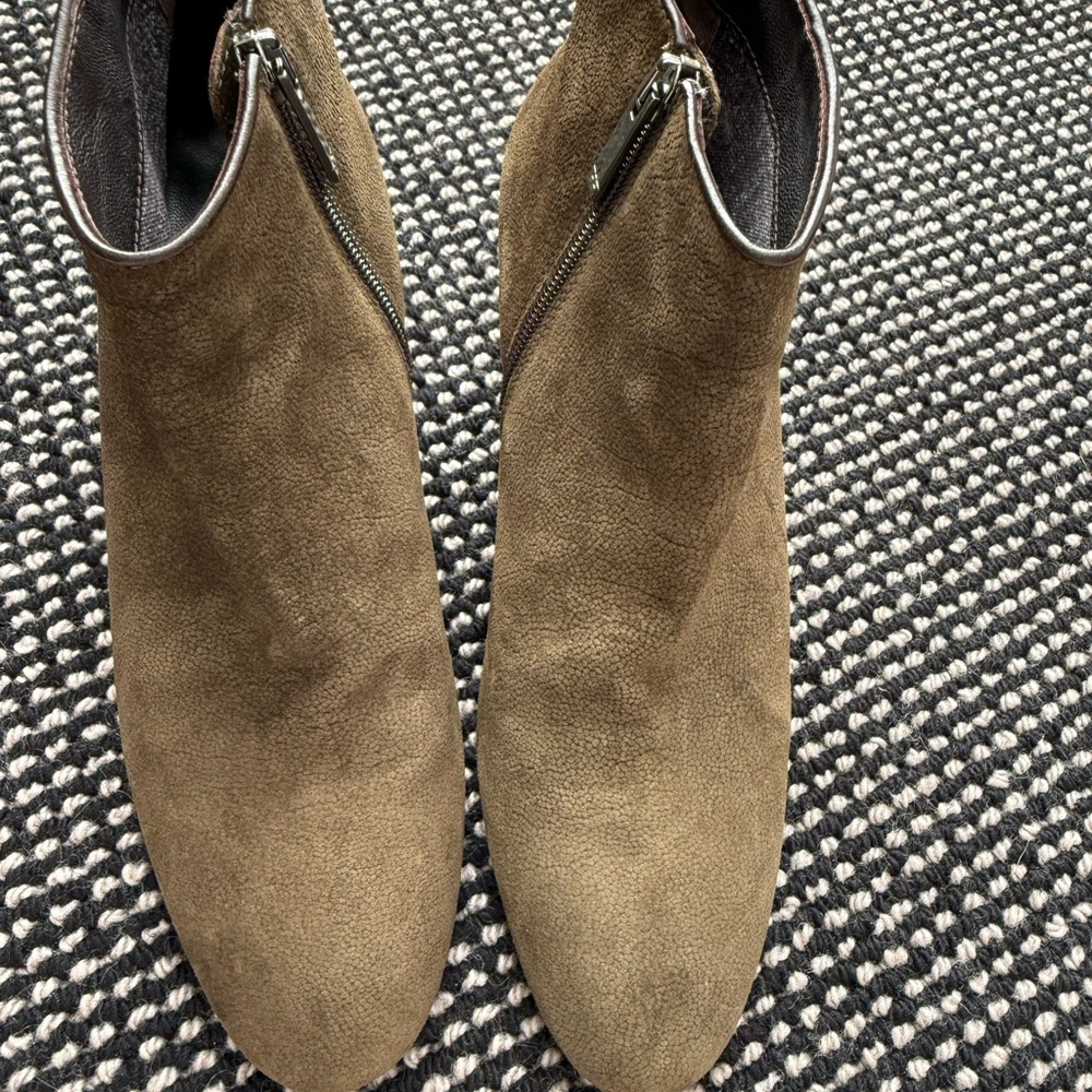 Brand New never worn Aquatalia Olive Suede Ankle Boots